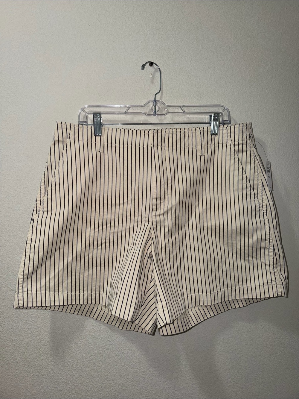 GAP Shorts Women’s Downtown Khaki Short Size 14 Tall Minimalist New Summer